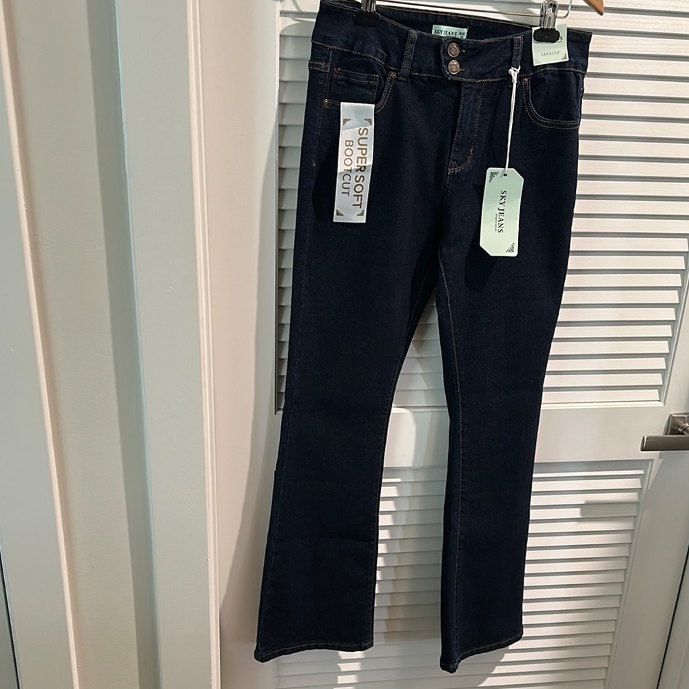 NWT Sky Jeans Supersoft Bootcut Jeans with Flare bottom and five pockets.